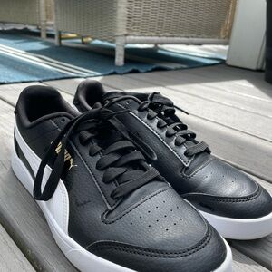 Puma Men's Black and White Sneakers